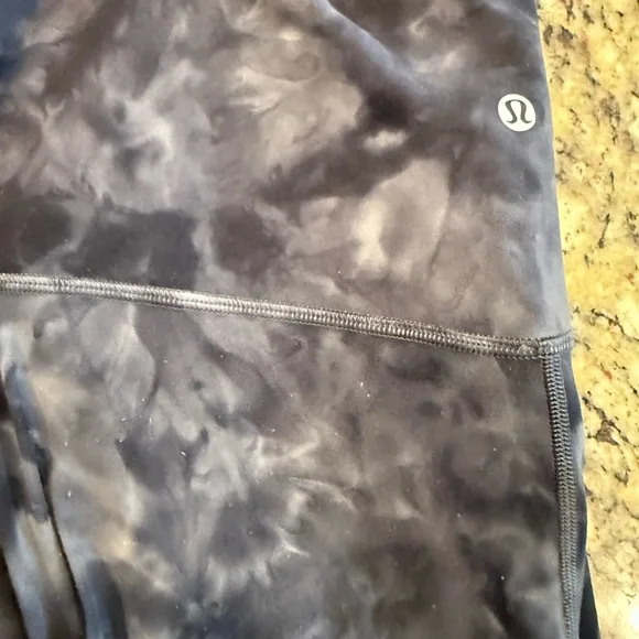 Lululemon women’s leggings 5 pairs size 16 EUC - Picture 3 of 6